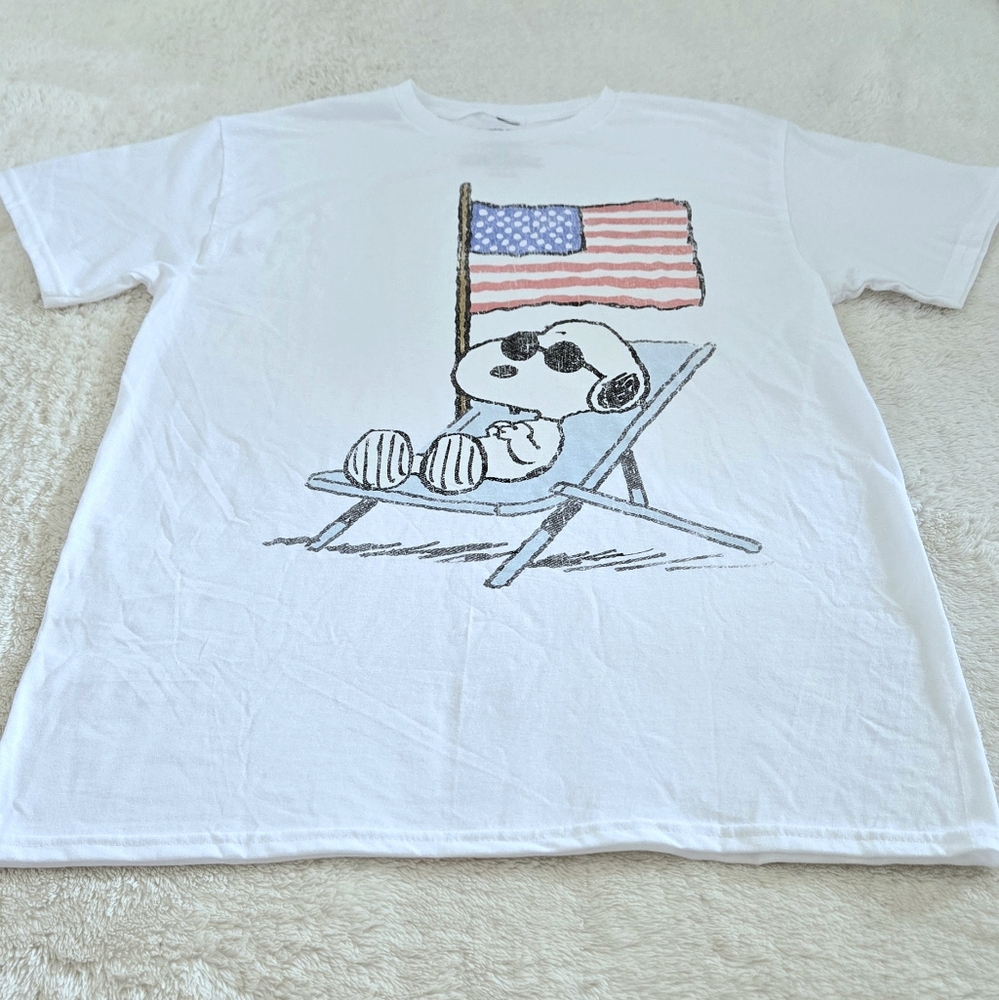 Peanuts🥜 Patriotic🇺🇲 Snoopy🐕 Graphic Tee👕 - NWOT - Picture 9 of 10